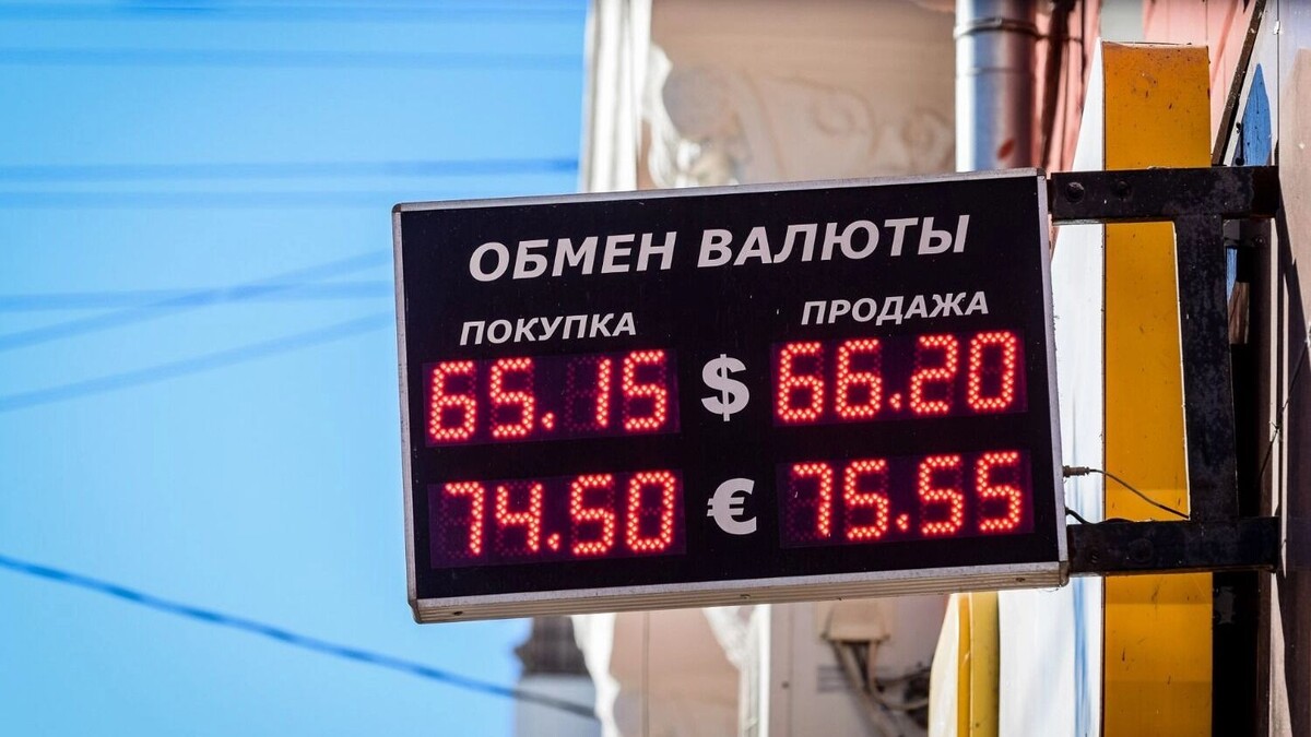    По официальному курсу ЦБ РФ, доллар достиг отметки 71,90 рубля   novostivolgograda.ru