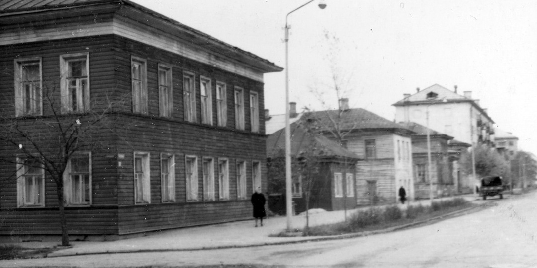 Вид от перекрёстка улиц Ветошкина и Ворошилова (современная Галкинская) в сторону улицы Калинина (современная Зосимовская). Конец 1960-х год