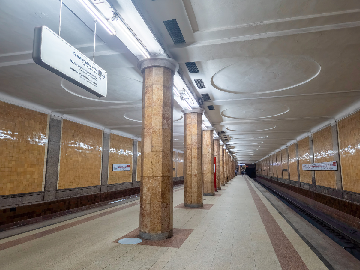 Станция метро «Красносельская».