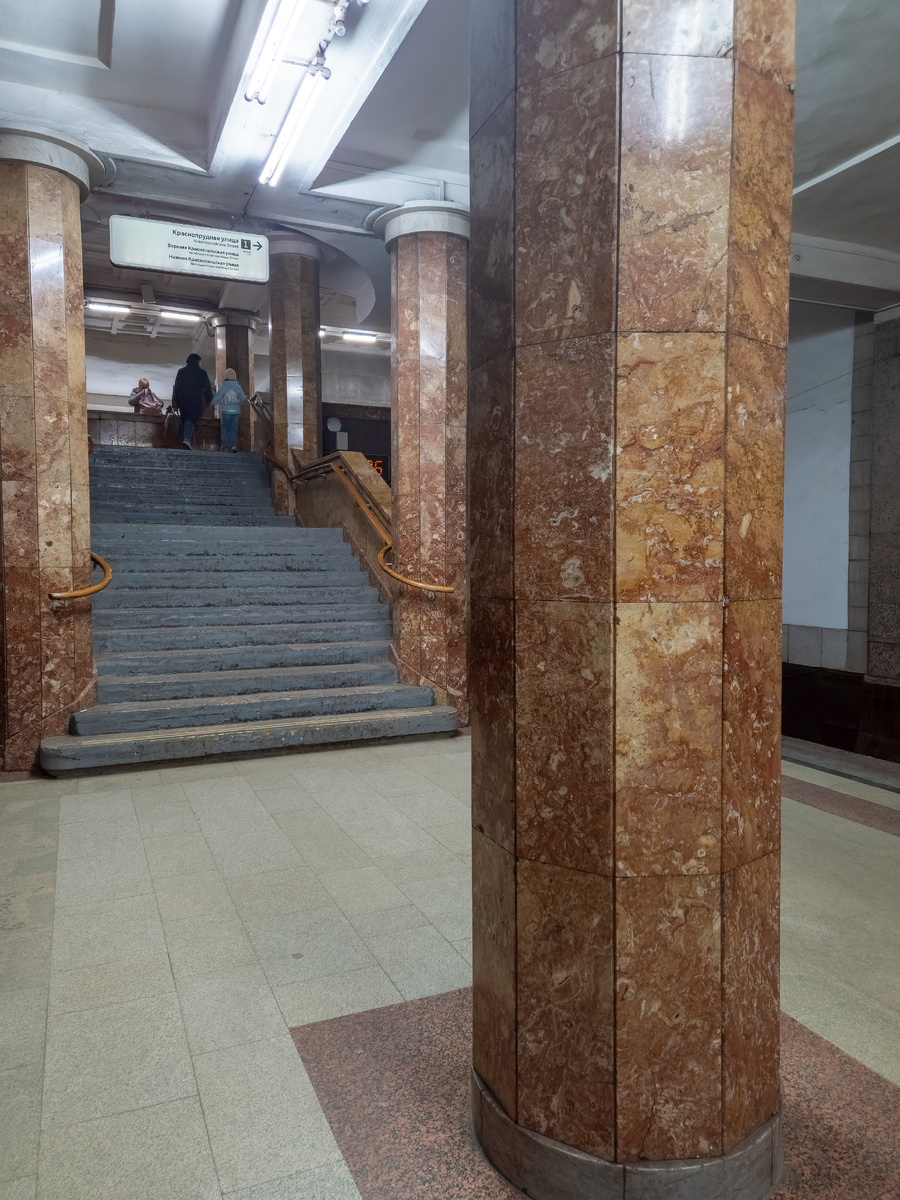 Станция метро «Красносельская».