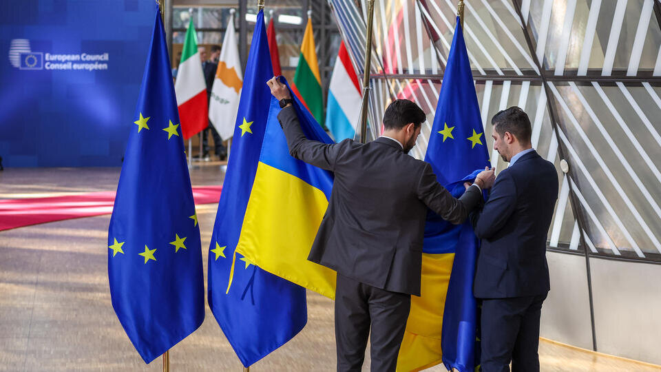     В ЕС испугались реальных шагов по вступлению Украины в объединение CHRISTOPHE PETIT TESSON/EPA/TASS