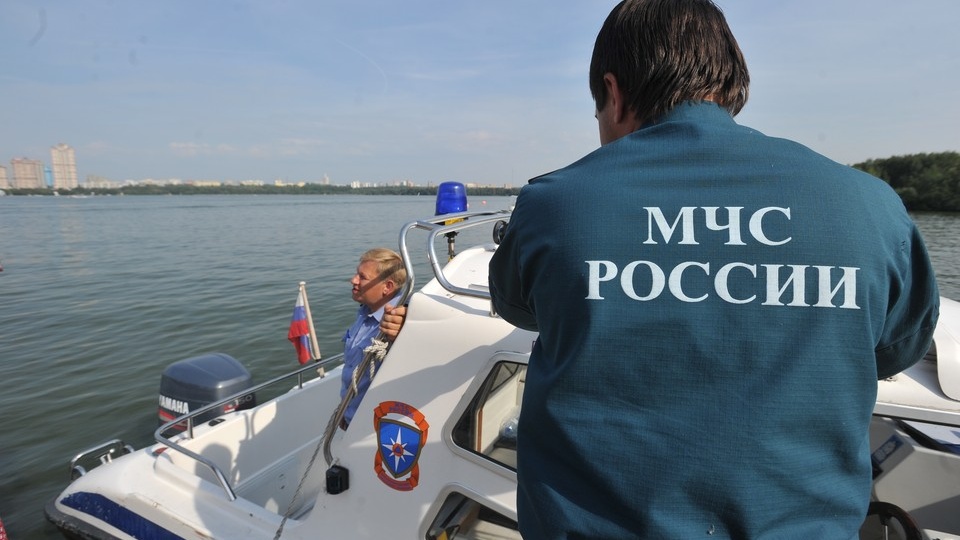 Мужчину с тонущей лодки спасли на Веселовском водохранилище в Ростовской области