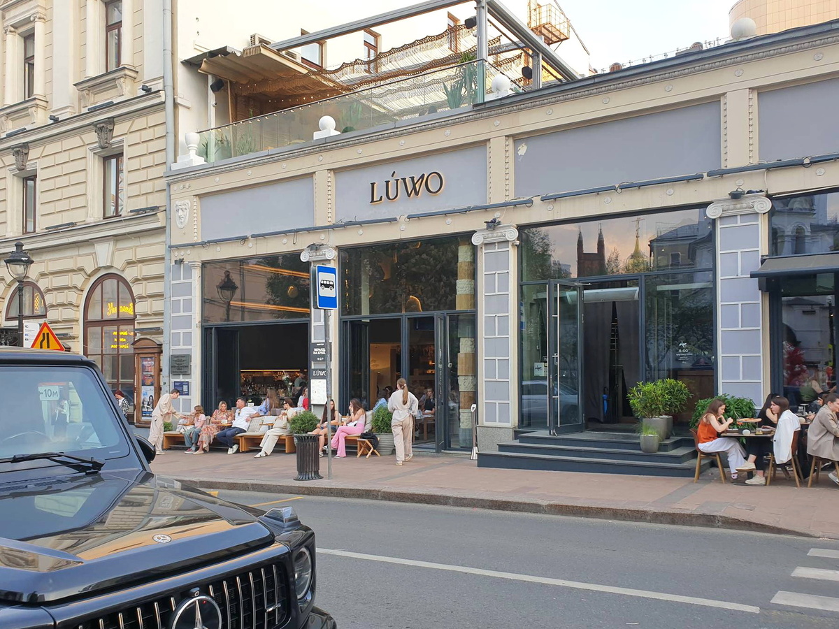 Вход в ресторан Luwo
