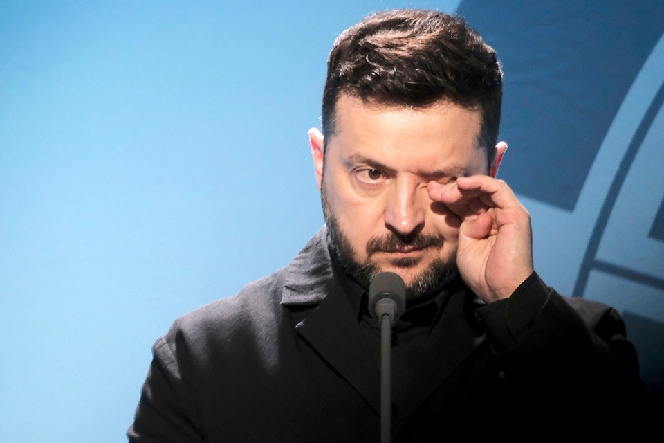    Украинский «просроченный» узурпатор-комедиант Владимир Зеленский порадовал журналистов своим очередным откровением. Фото: VALDA-KALNINA/ТАСС
