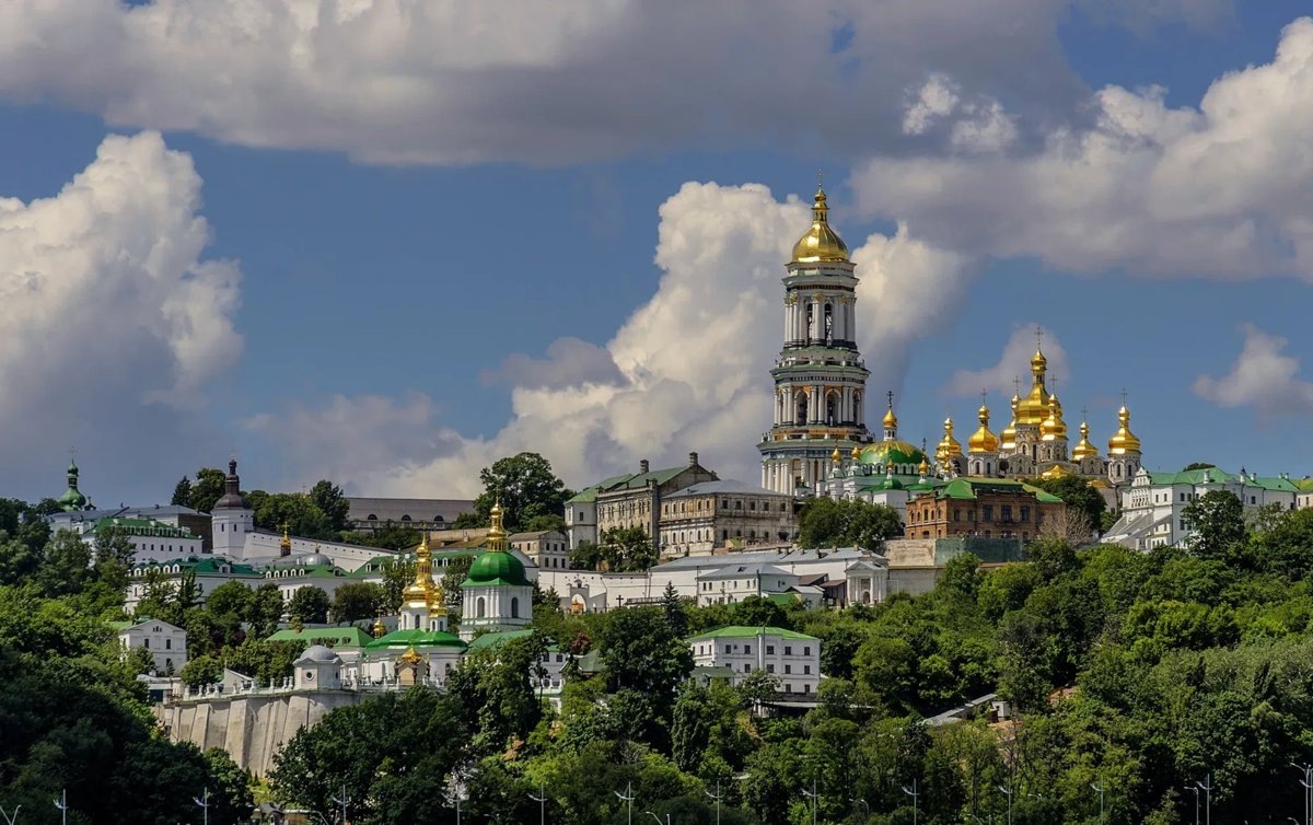     В Госдуме заявили, что удары по лавре являются табу для России