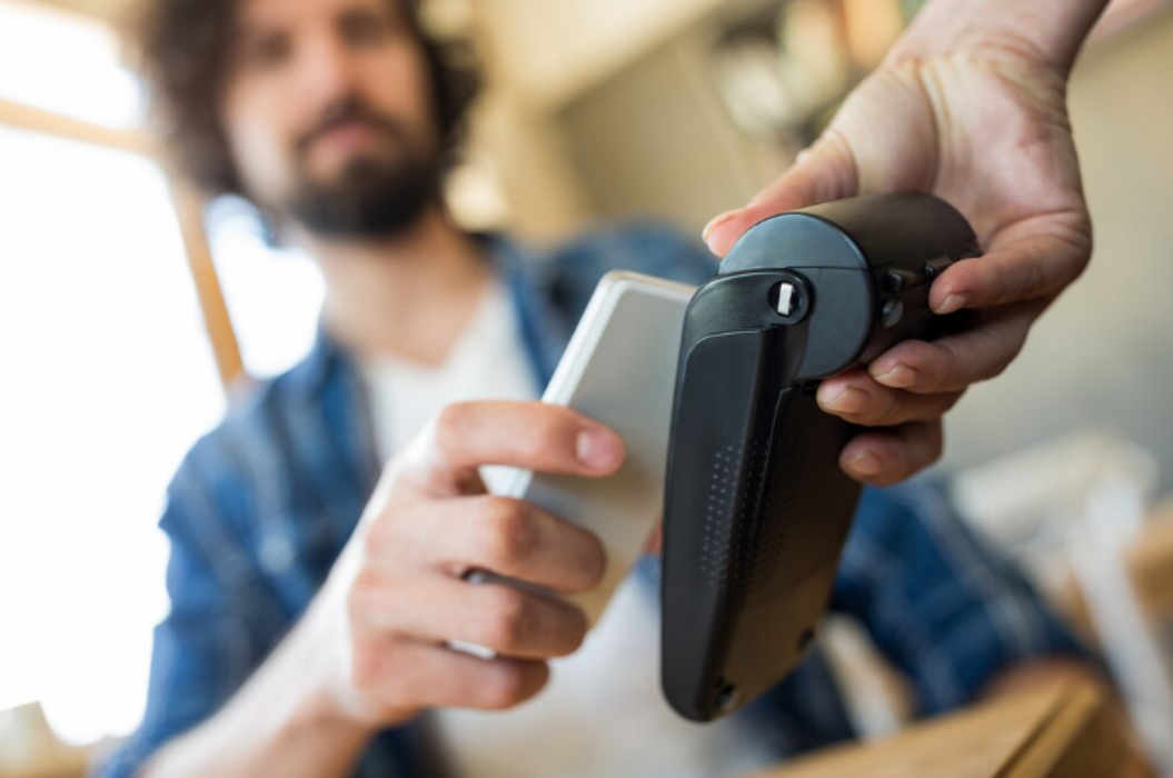 Мошенники крадут деньги через NFC телефона - это уже половина всех хищений  📷
