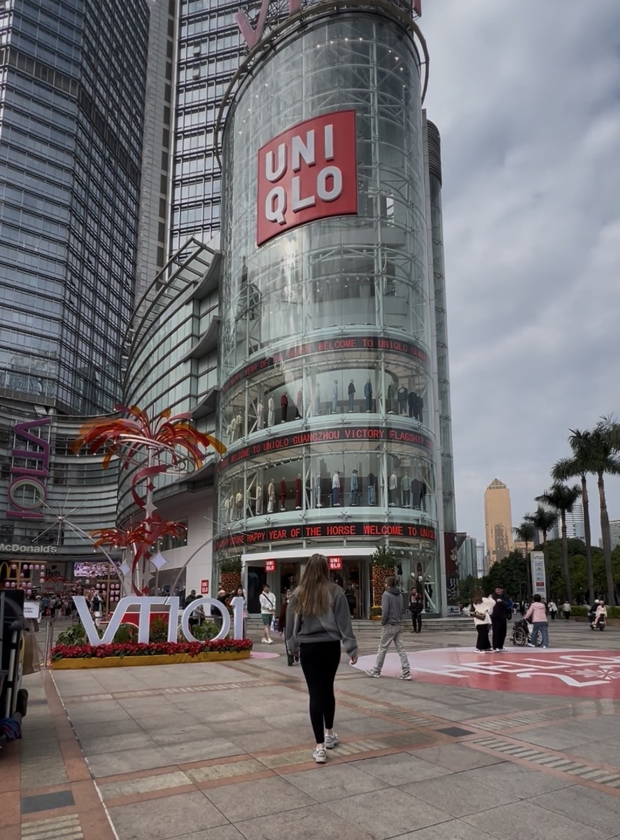 В Гуанчжоу 4 этажа Uniqlo! Без покупок уйти невозможно 