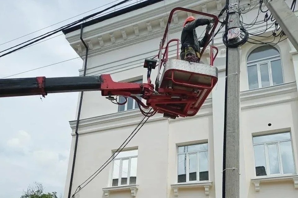    Технические работы проводились во всех районах города. Фото: Администрация Мариуполя