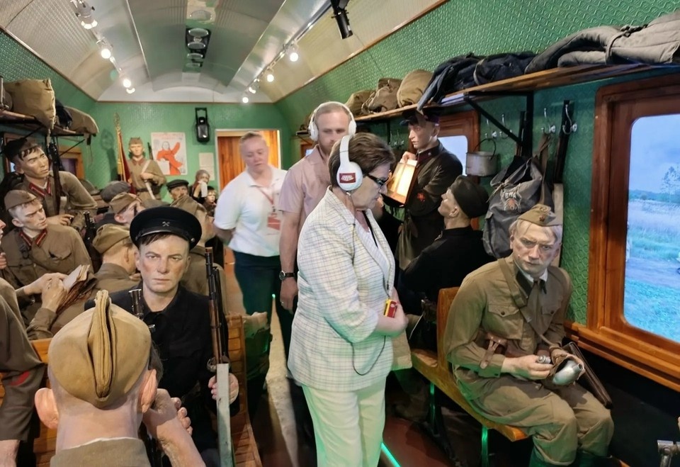    Пройдя все десять вагонов, увидев очень реалистичные картины Великой Отечественной войны, равнодушным остаться просто невозможно. администрация Тольятти