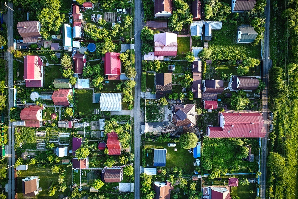    При строительстве, продаже, разделе земли дачникам необходимо сверять сведения ЕГРН, градостроительную зону и местные правила застройки. / РИА Новости