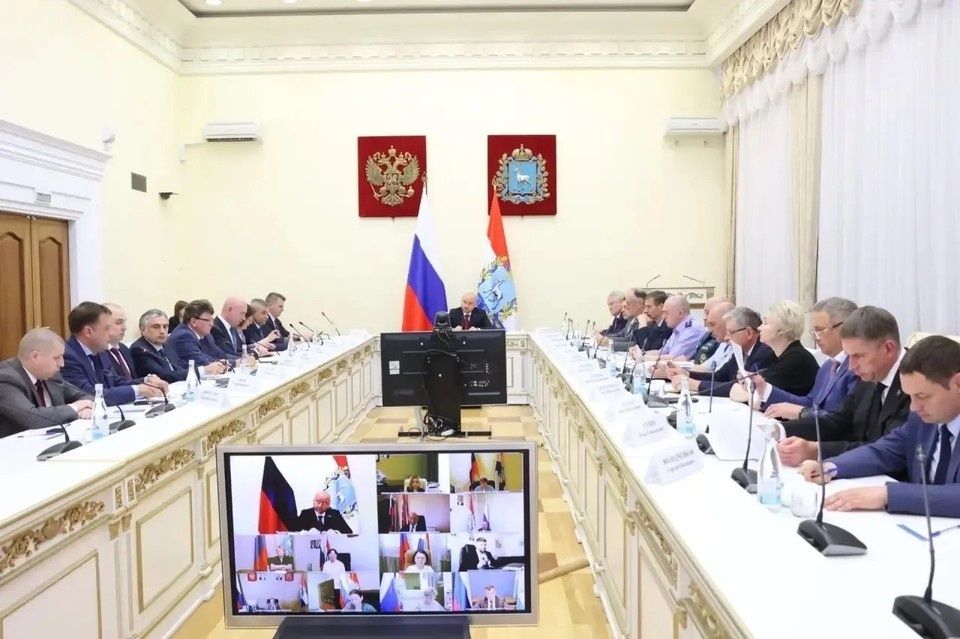    Губернатор отметил, что подготовка к новому учебному году начинается не 1 августа, а уже сейчас правительство Самарской области