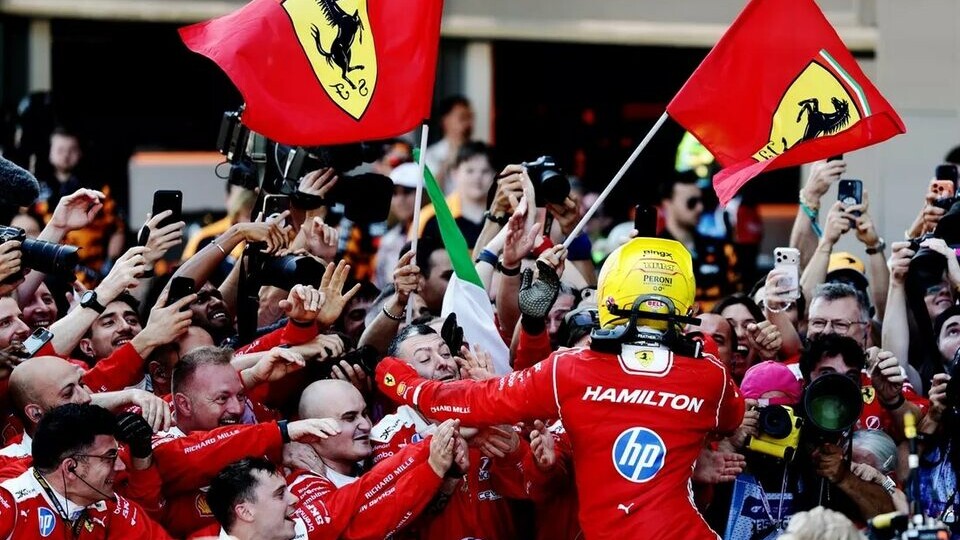 «Жаль только, что...» Джереми Кларксон подколол Хэмилтона и Ferrari