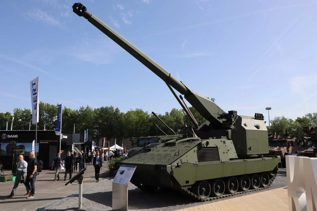    Самоходная артиллерийская установка LORAS большой дальности на выставке Eurosatory 2026 (с) AR
