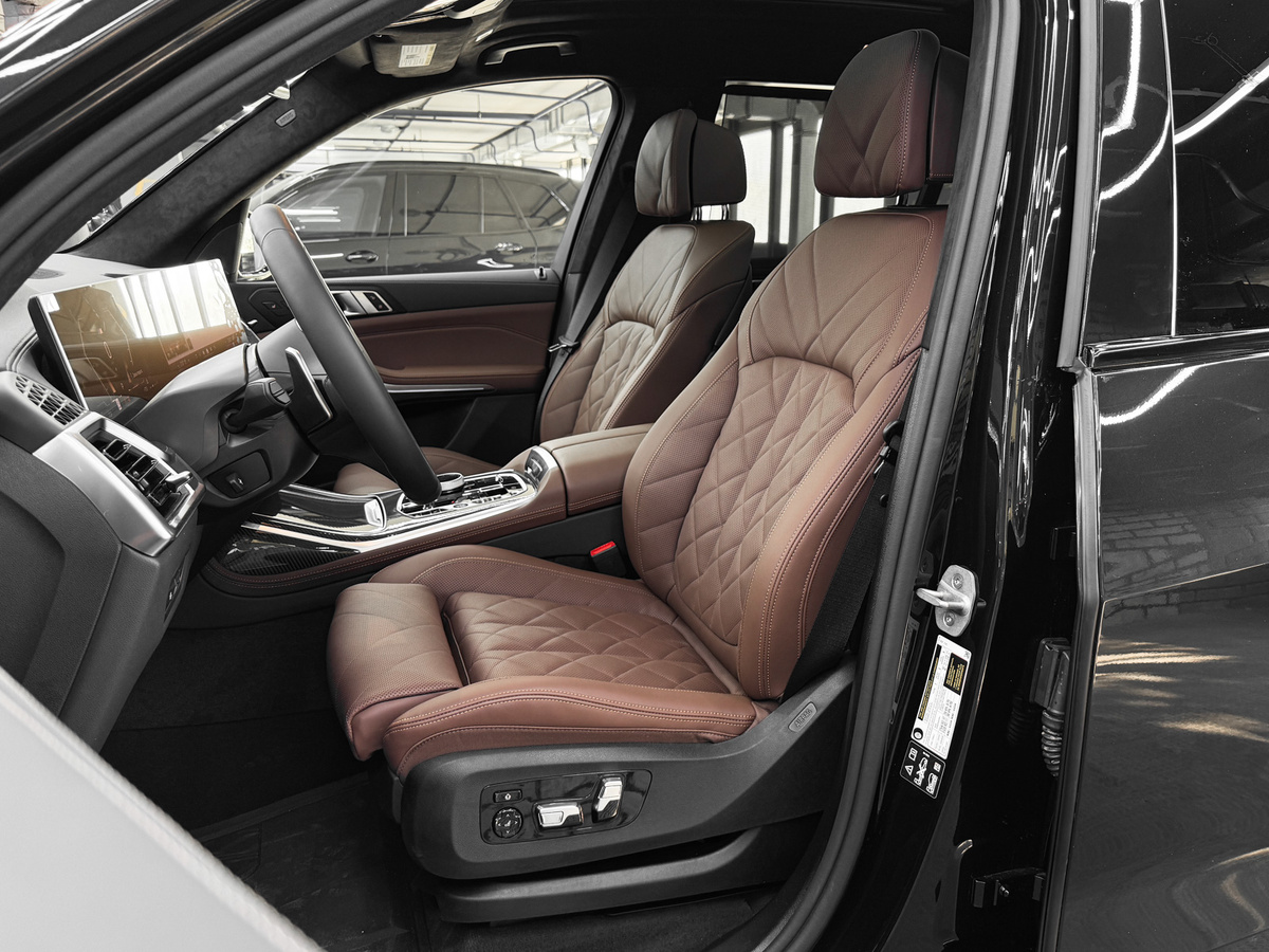 2025 BMW X7 xDrive40i M-Sport Pro в наличии в г. Москва автосалон Люкс Драйв.