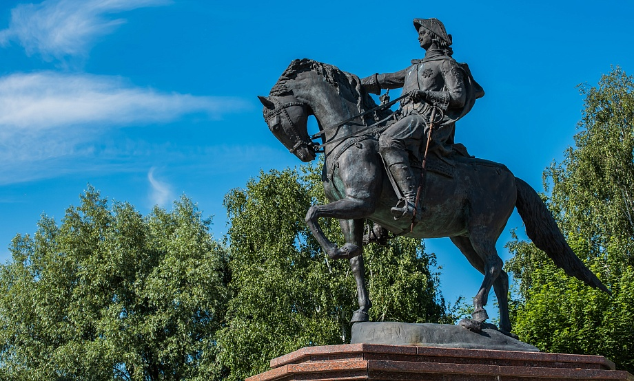 Памятник Петру Великому, г. Бийск, Алтайский край, сквер им. Гаркавого.
