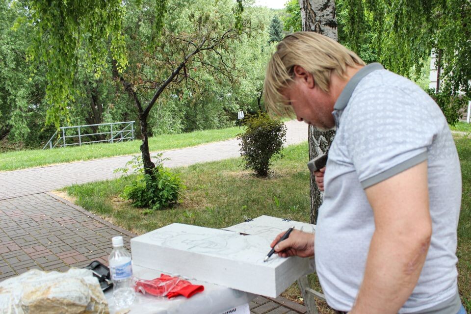    Мастер-класс по резке по камню от скульптора Александра Бувина. Источник: "Толк"