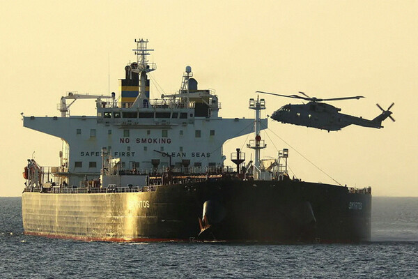 Британские военные во время задержания нефтяного танкера Smyrtos / The UK Ministry of Defence   📷