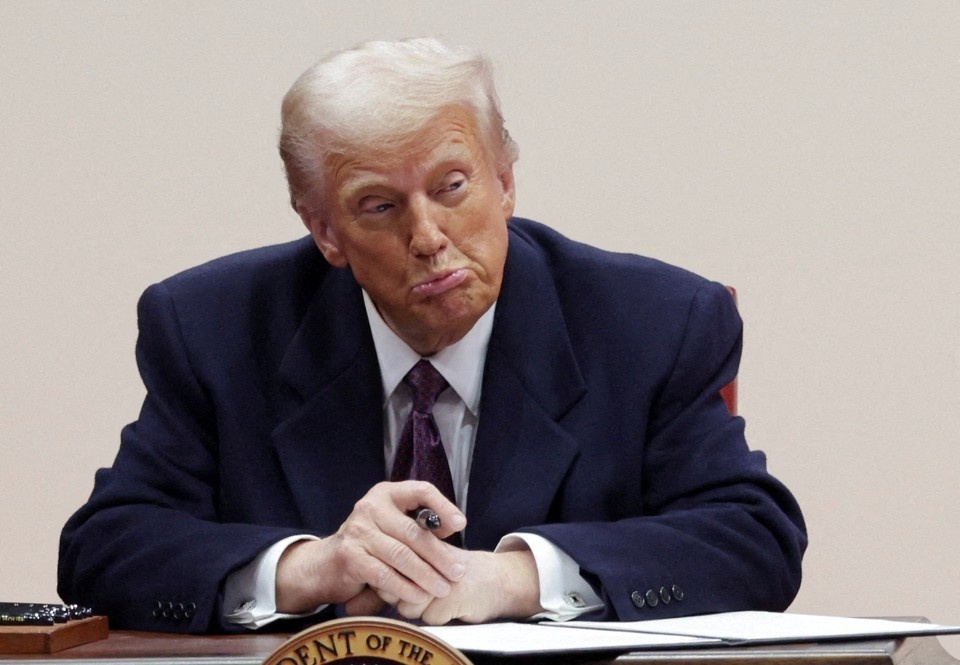    Трамп заявил, что информация о якобы передаче Ирану 300 млн долларов - это фейк. REUTERS