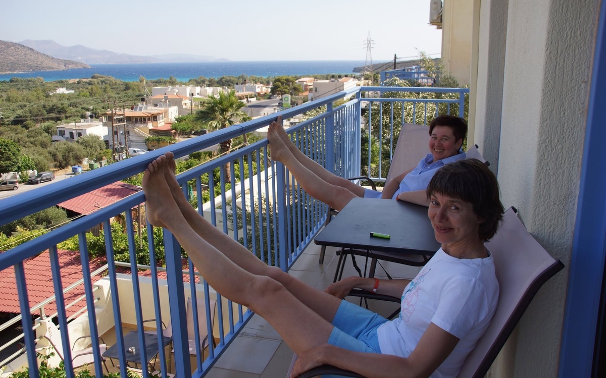 В отеле ELPIDA на Крите (поселок Истро, 10 км от Агиоса Николаоса, all-inclusive. Не променяем ни на какой другой – и не уговаривайте!)