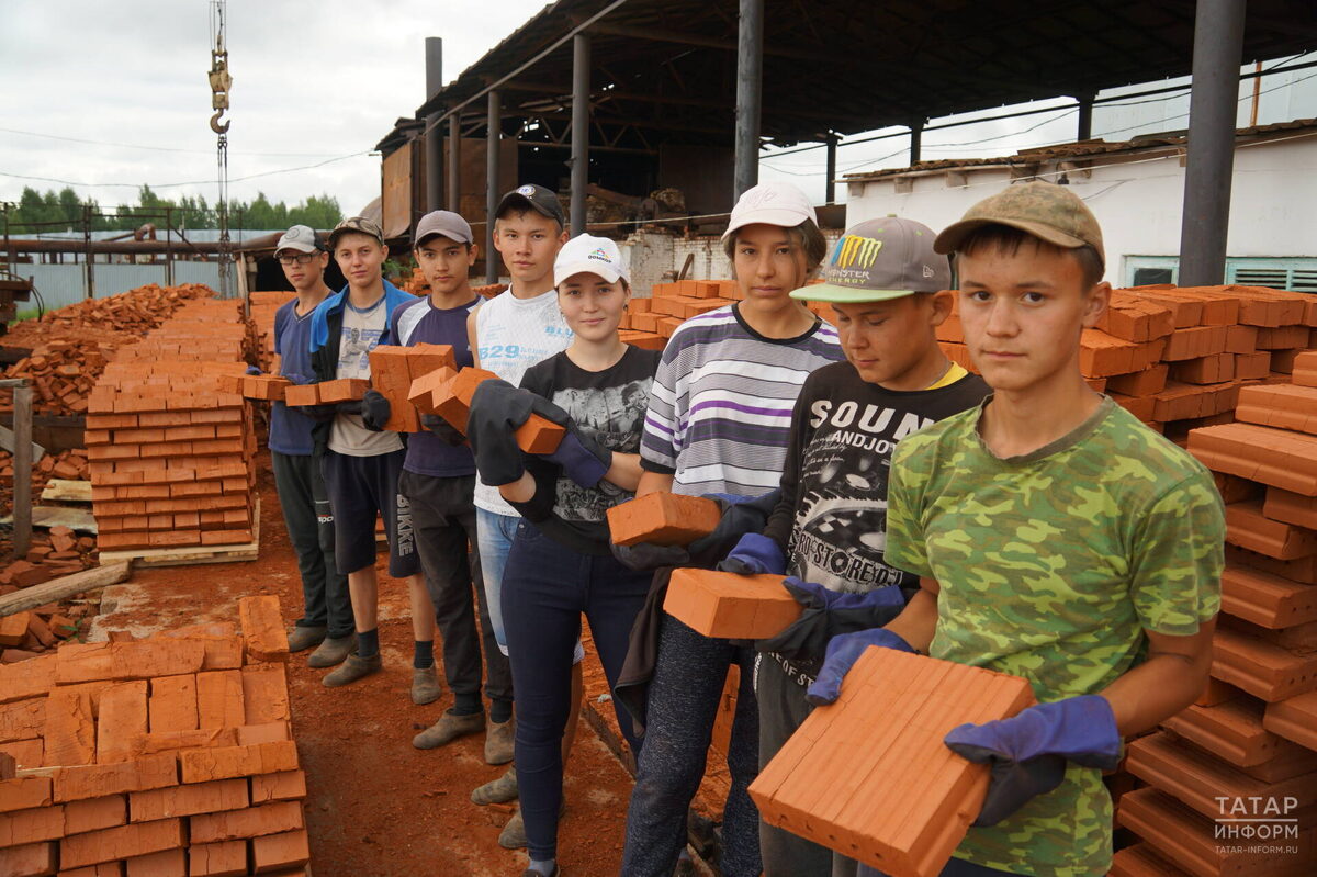 Летом в Татарстане официально трудоустроят до 12 тысяч подростковФото: © «Татар-информ»