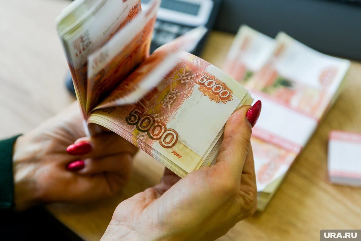     На высокую зарплату за июнь могут рассчитывать те, кто работал 12 июня