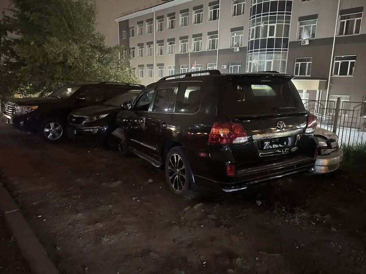    Ребенок со старшим братом повредили четыре машины во Владивостоке | © Фото : Полиция Приморья/Telegram