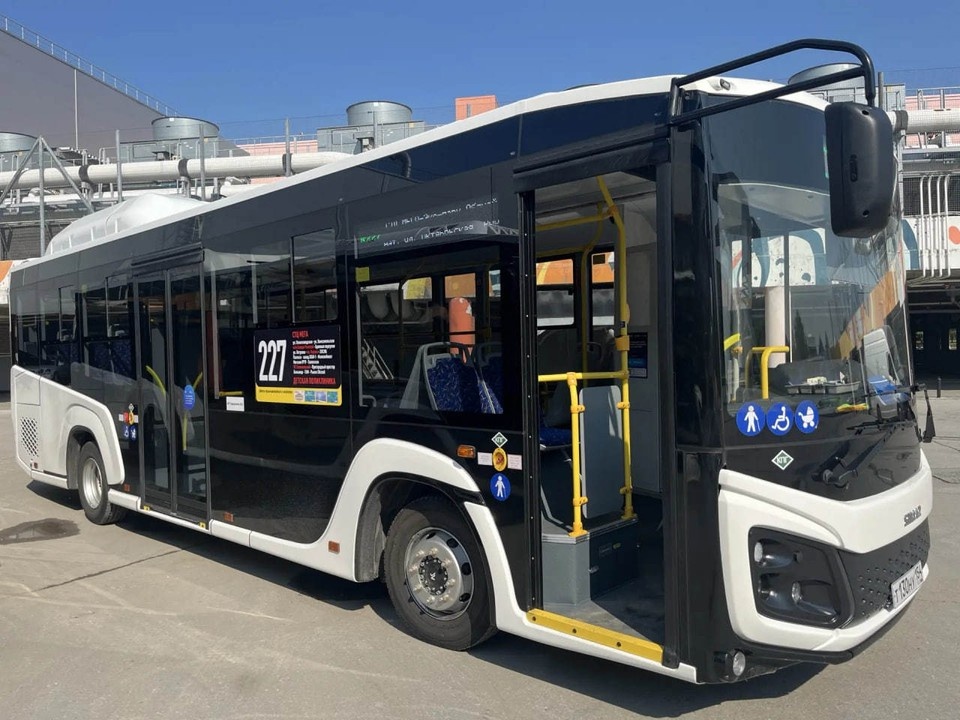    Новые автобусы подходят для работы на маршрутах с интенсивным потоком. Фото: пресс-служба Министерства транспорта Новосибирской области.