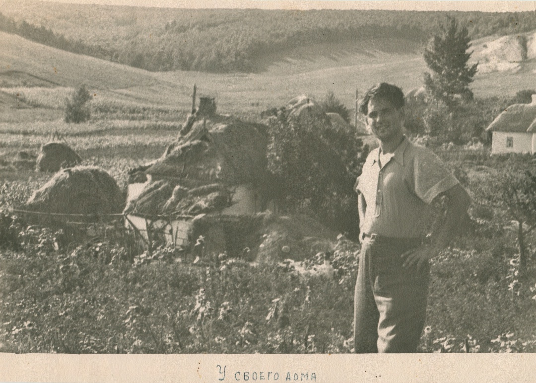 В.С. Буханов в селе Беловское Белгородского района. 1958 г.