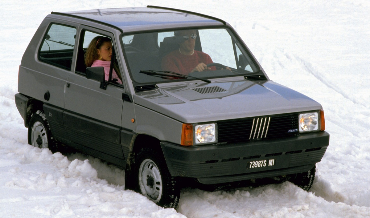 Хорошая геометрическая проходимость – еще один плюс Panda 4×4 первого поколения