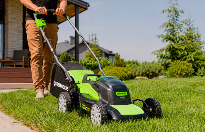 Аккумуляторная газонокосилка Greenworks GD40LM361