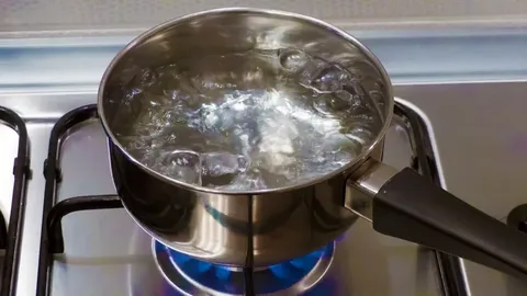 Кипит вода