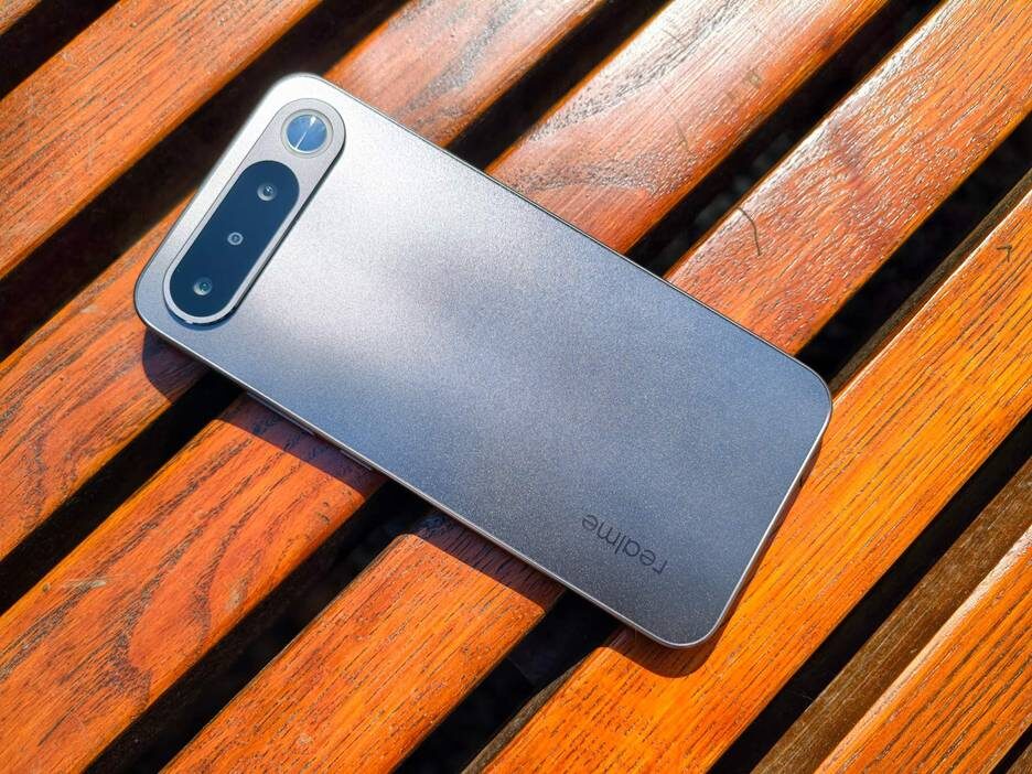 Дизайн смартфона Realme 16 5G