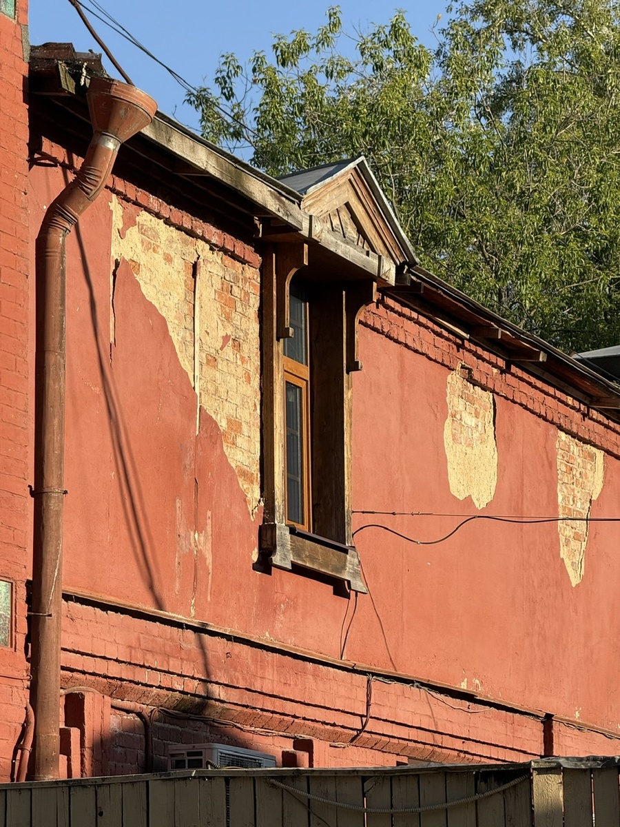 Фото автора канала. Дом для приезжих астрономов.