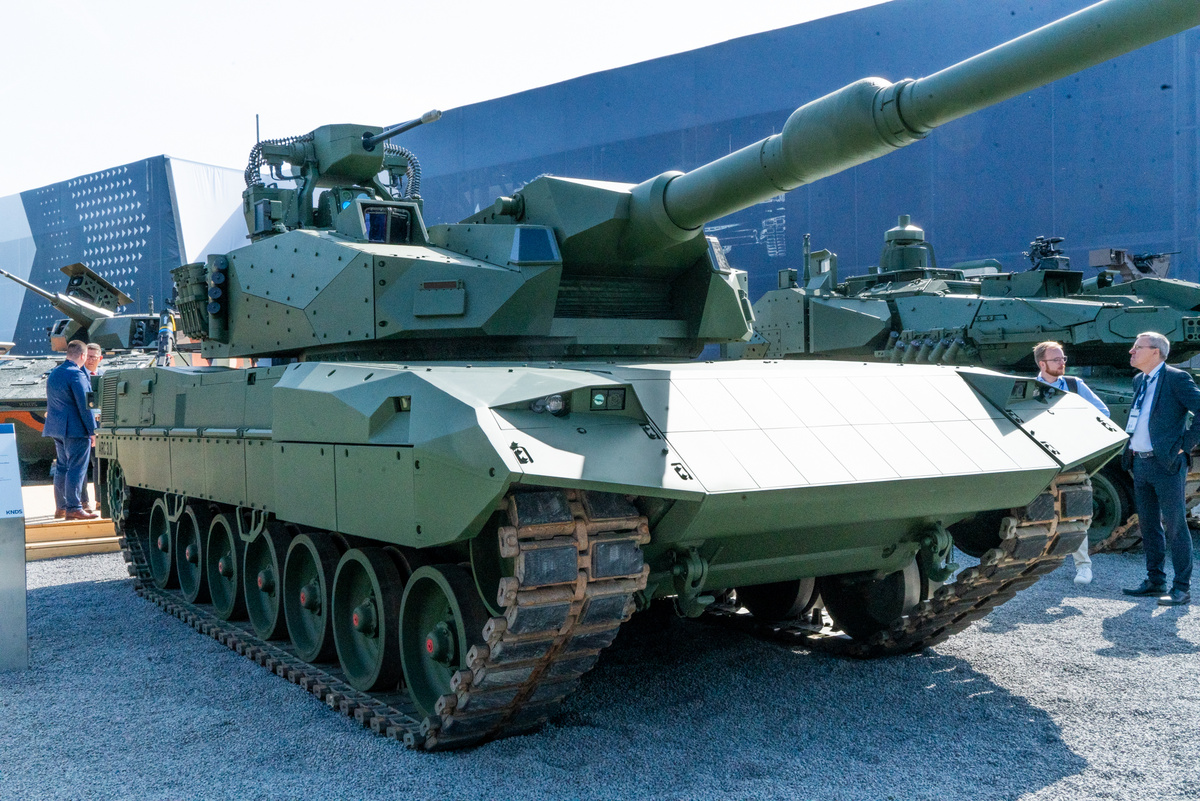    Обновлённый танк-демонстратор Leopard 2 A-RC 3.0 на выставке Eurosatory 2026 во Франции (с) Соцсети