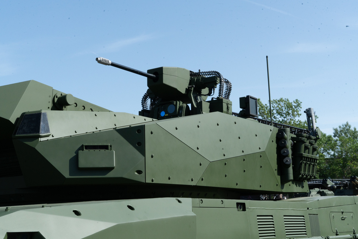    Новый 30-мм боевой модуль и пусковые дронов-перехватчиков на танке Leopard 2 A-RC 3.0 (с) Соцсети