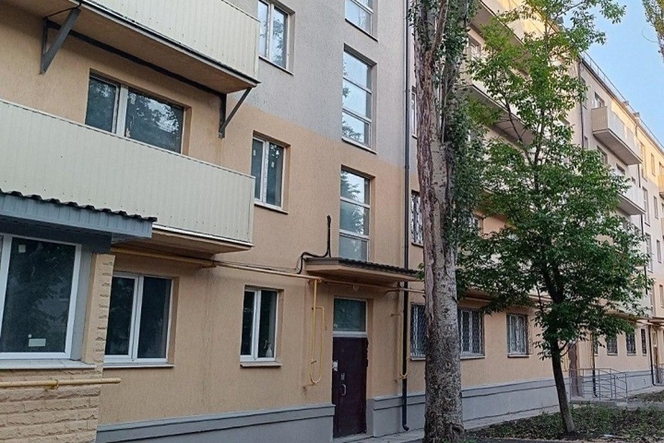    В Мариуполе завершают восстановление дома на бульваре Богдана Хмельницкого. Фото: «Возродим Донбасс»