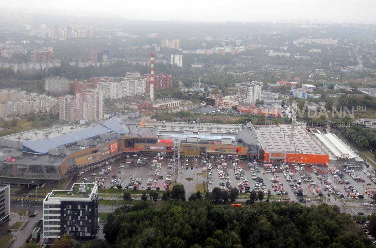    В кинотеатре оборудуют огромные экраны, мощную аудиосистему и комфортабельные кресла