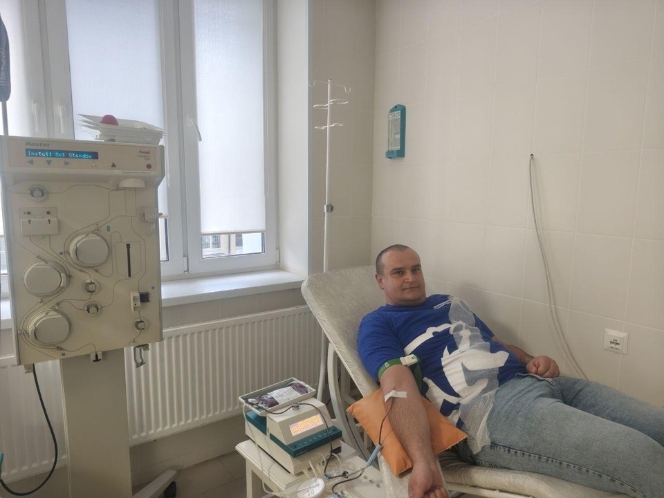    Среди доноров были работники администрации и спасатели-добровольцы. ФОТО: Администрация Краснодонского муниципального округа ЛНР