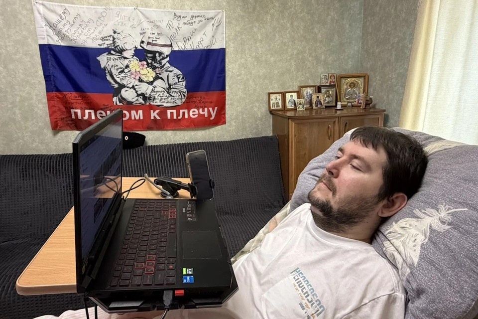   После аварии Вадим не может двигаться, но все равно помогает бойцам на передовой. из архива героя публикации
