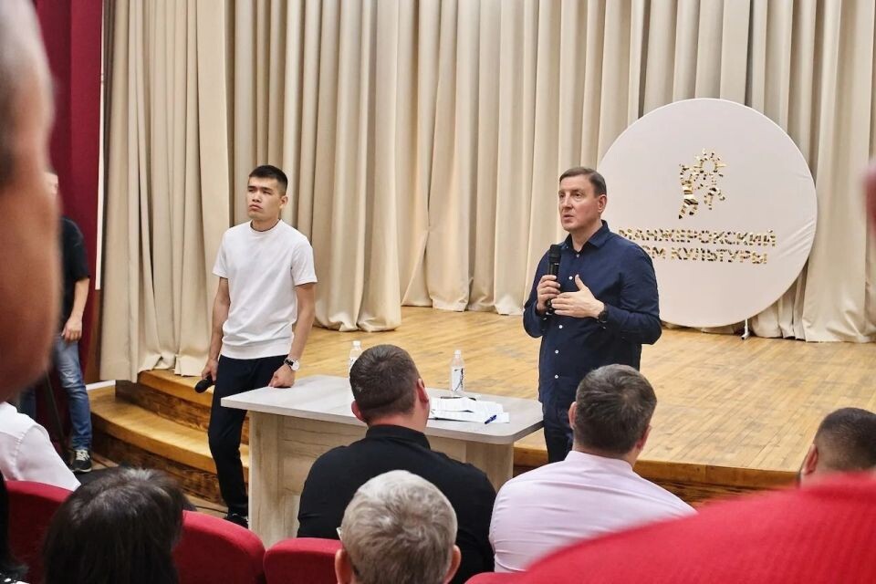    Встреча Андрея Турчака с жителями сел Майминского района. Источник: max.ru/turchak_andrey