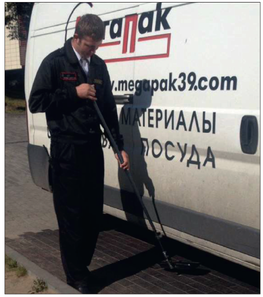 Перед заездом на территорию транспорт досматривается на наличие взрывных и взрывоопасных веществ