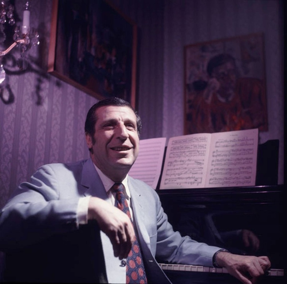 Арно Арутюнович Бабаджанян (1921-1983гг.) - автор музыки к десяткам знаменитых шлягеров, в том числе и к "Свадьбе