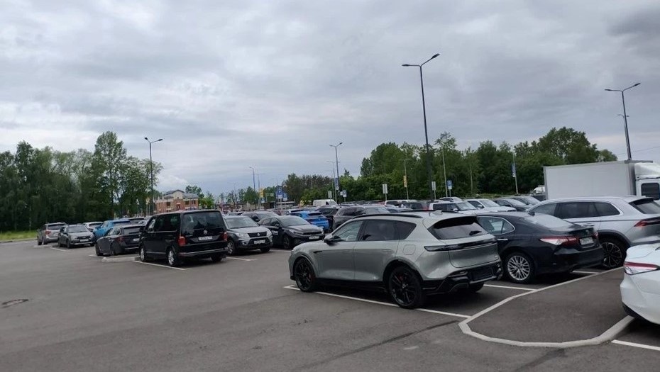    Заполняемость парковок на праздниках в Кронштадте составила 146% Автор фото: t.me/transportniytseh