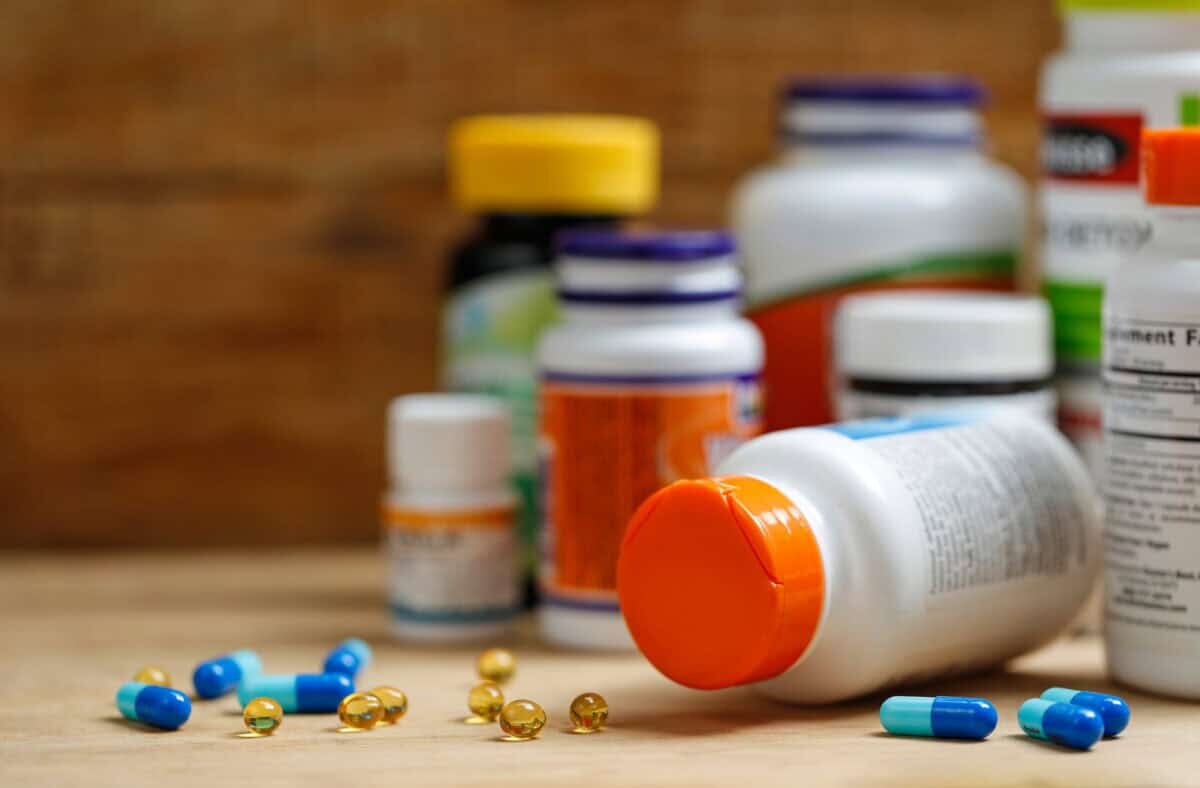    Medicine bottles and tablets on wooden desk Фелор Круглов