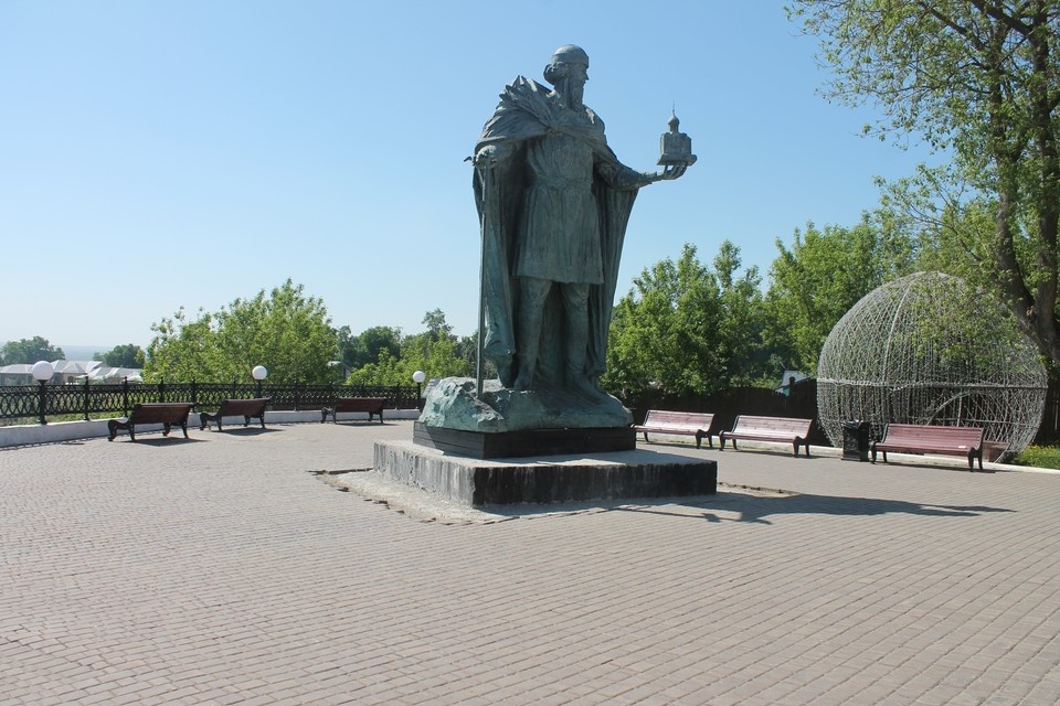    . Виктория СУХОВА