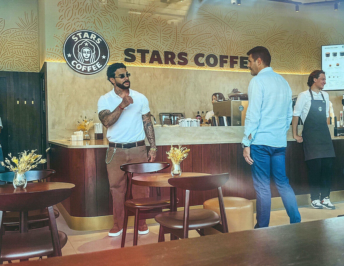 Тимати на открытии Stars Coffee (фото автора) →