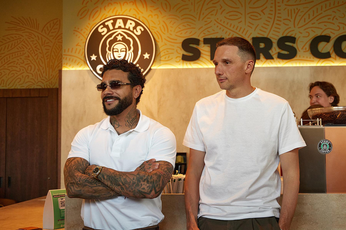 Тимати и Антон Пинский на всё том же открытии Stars Coffee