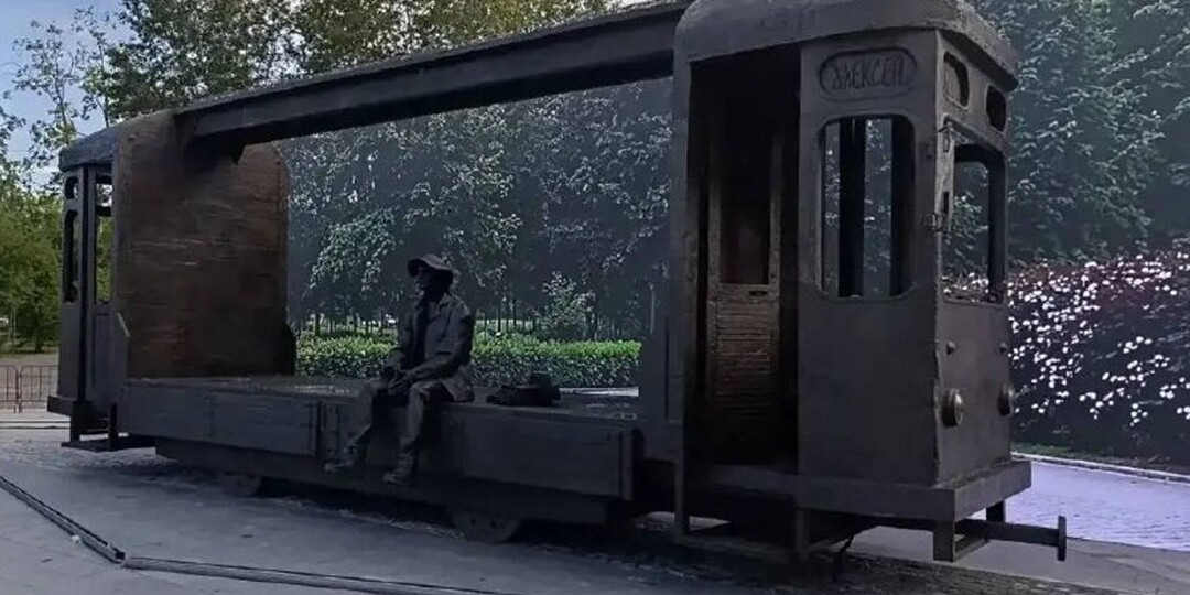 Алексей Балабанов вернулся в Екатеринбург – в бронзовом трамвае из «Брата»