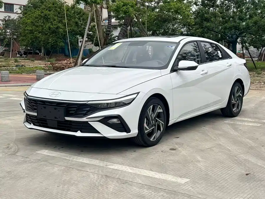 Hyundai Elantra в рестайлинге 2023 года