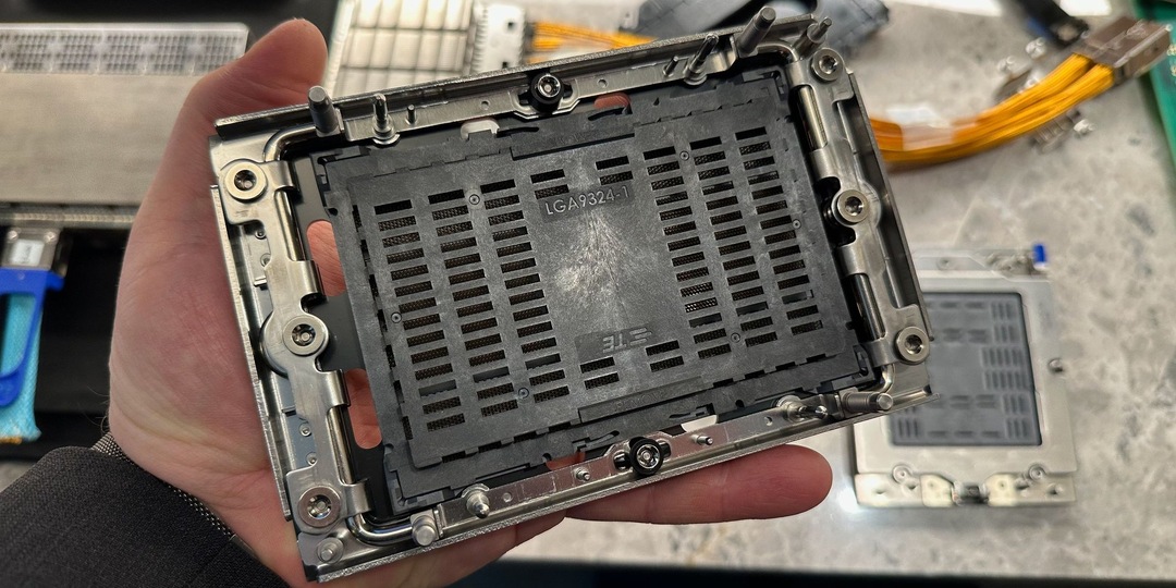 AMD SP7 и Intel LGA9324-1 показали на Computex